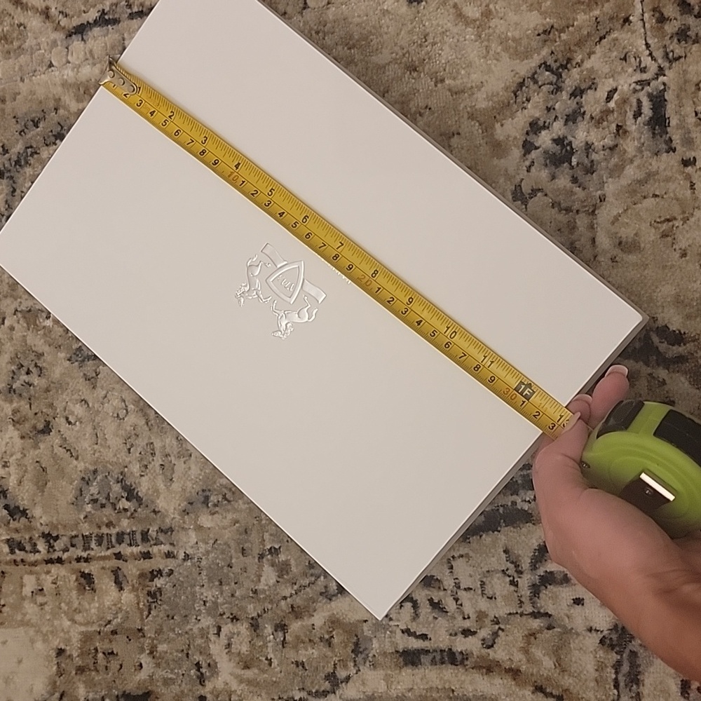 Empty box - Picture 4 of 4